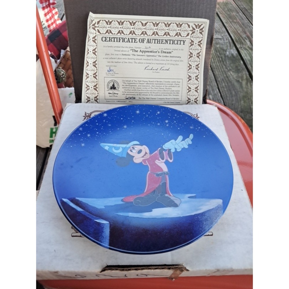 Knowles The Apprentice's Dream Fantasia Sorcerer's Mickey Mouse plate, NEW a1